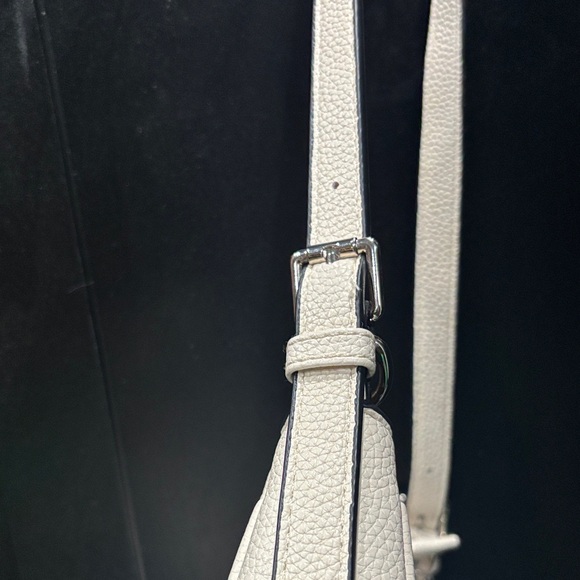 Gino Valentini Chic Cream Shoulder Bag with Chain Strap - Picture 3 of 11